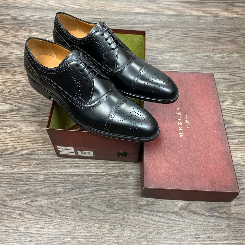 Mezlan Black Leather Oxfords